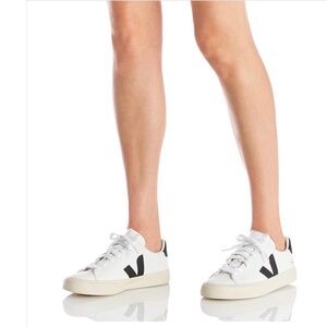 Veja Women's Campo Low Top Sneakers, Size 6